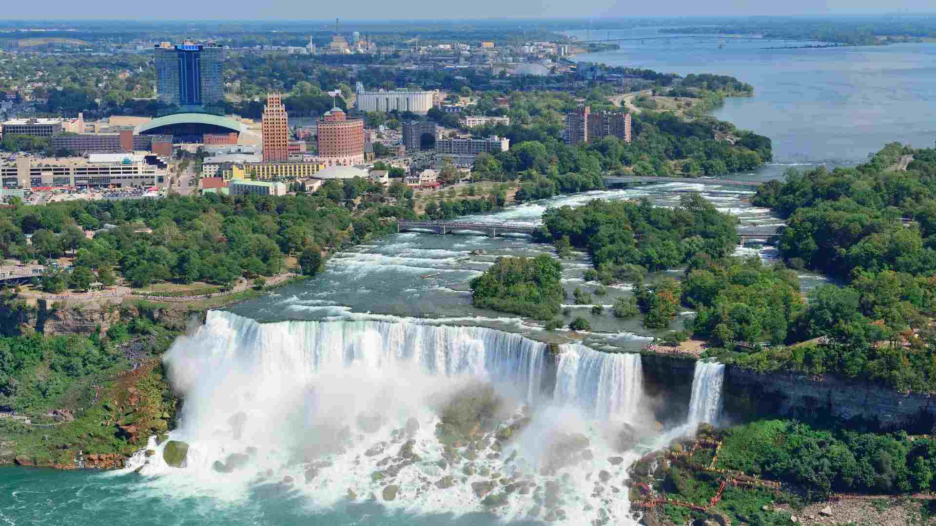 Why Every Toronto Visitor Should Make Time for Niagara Falls