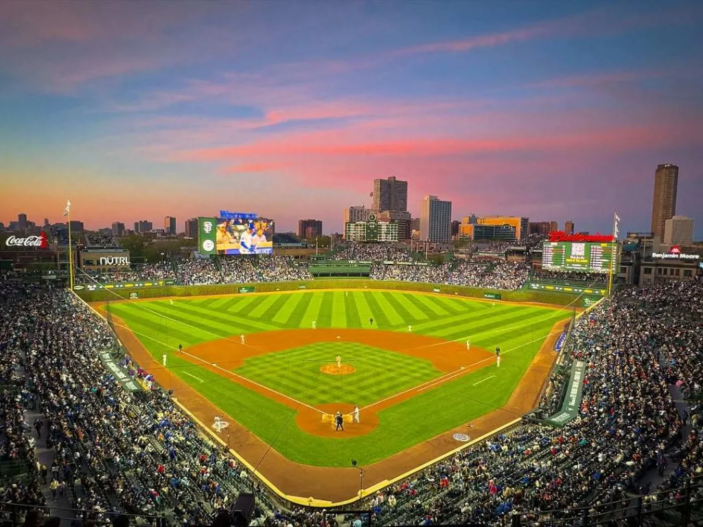 15 Things to do in Chicago: Travel Guide to Windy City’s Must-See Spots 8 Game at Wrigley Field