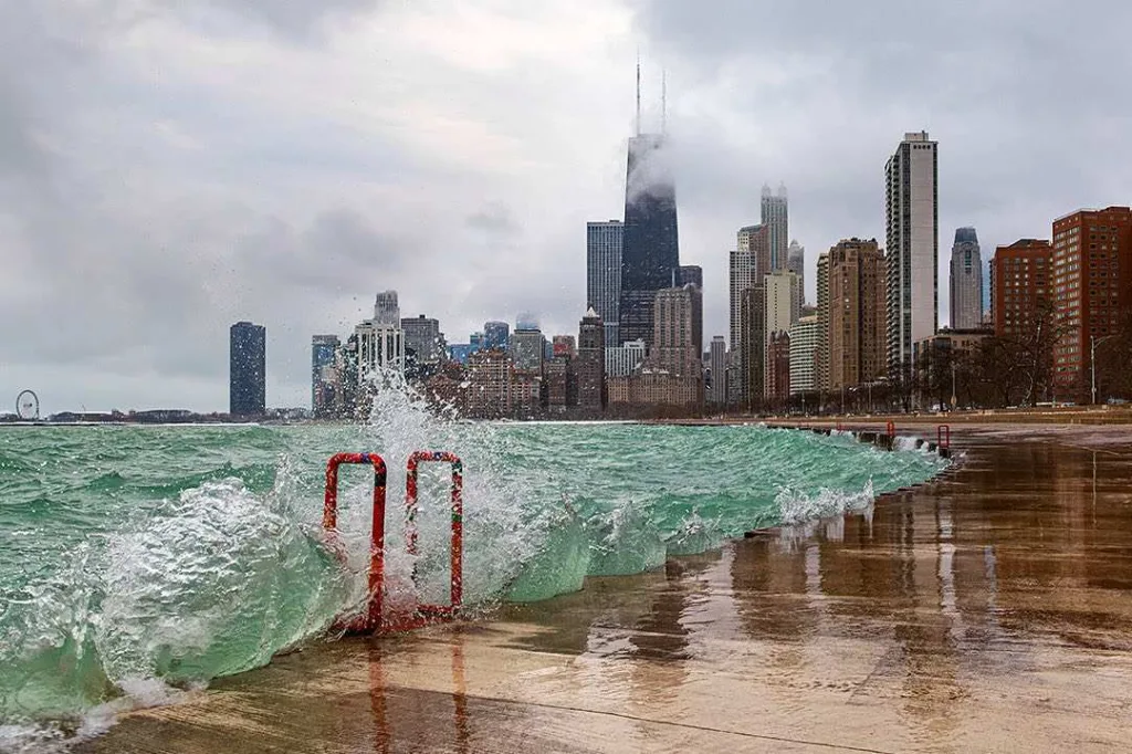 15 Things to do in Chicago: Travel Guide to Windy City’s Must-See Spots 9 North Avenue Beach
