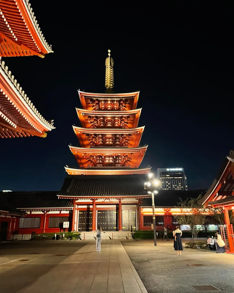  Senso-ji Tokyo’s Oldest Temple