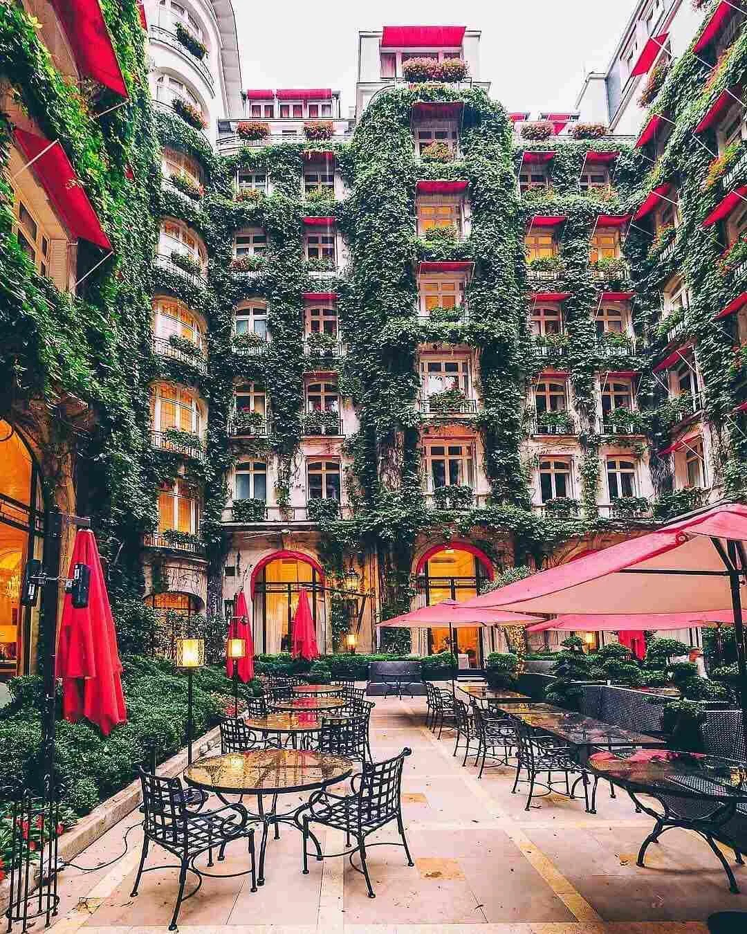 Hotel Plaza Athénée