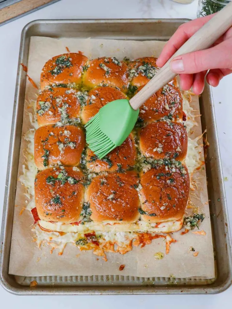 Pull Apart Roasted Garlic Pizza Dip Sliders Recipe
