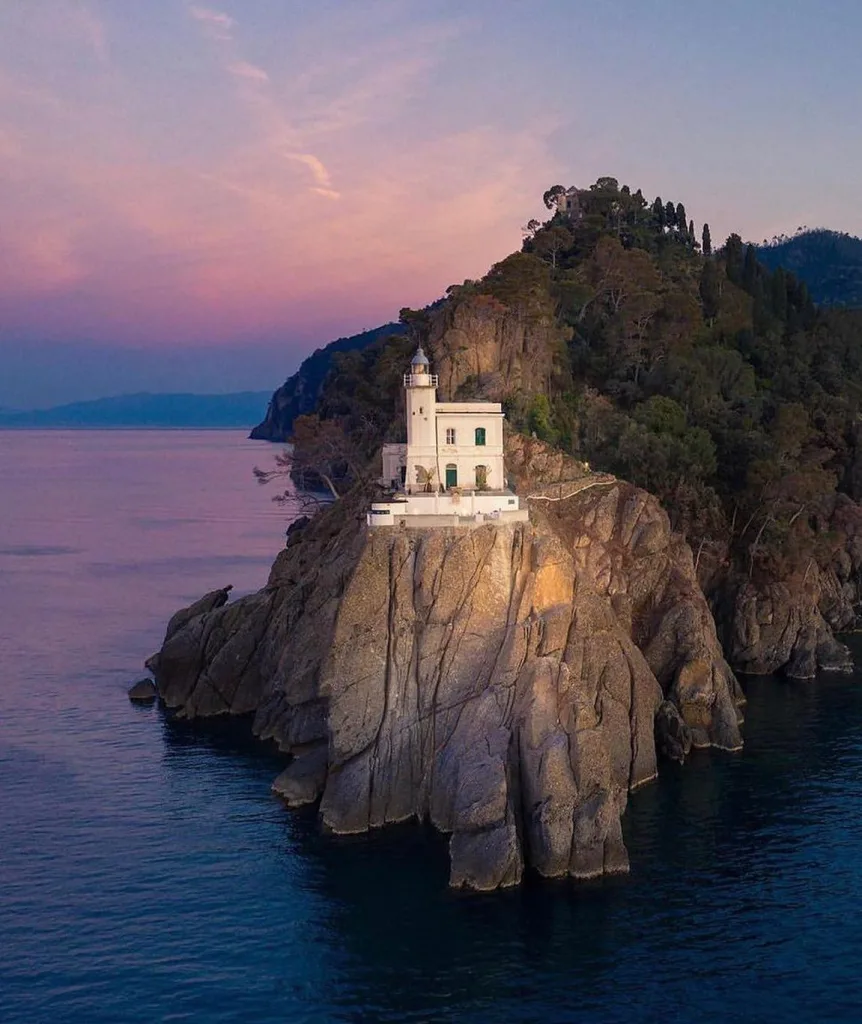 Portofino Italy Aesthetic Sunset: 10 Sunset Views That Look Straight Out of a Painting 5 Lighthouse of Portofino (Faro di Portofino)