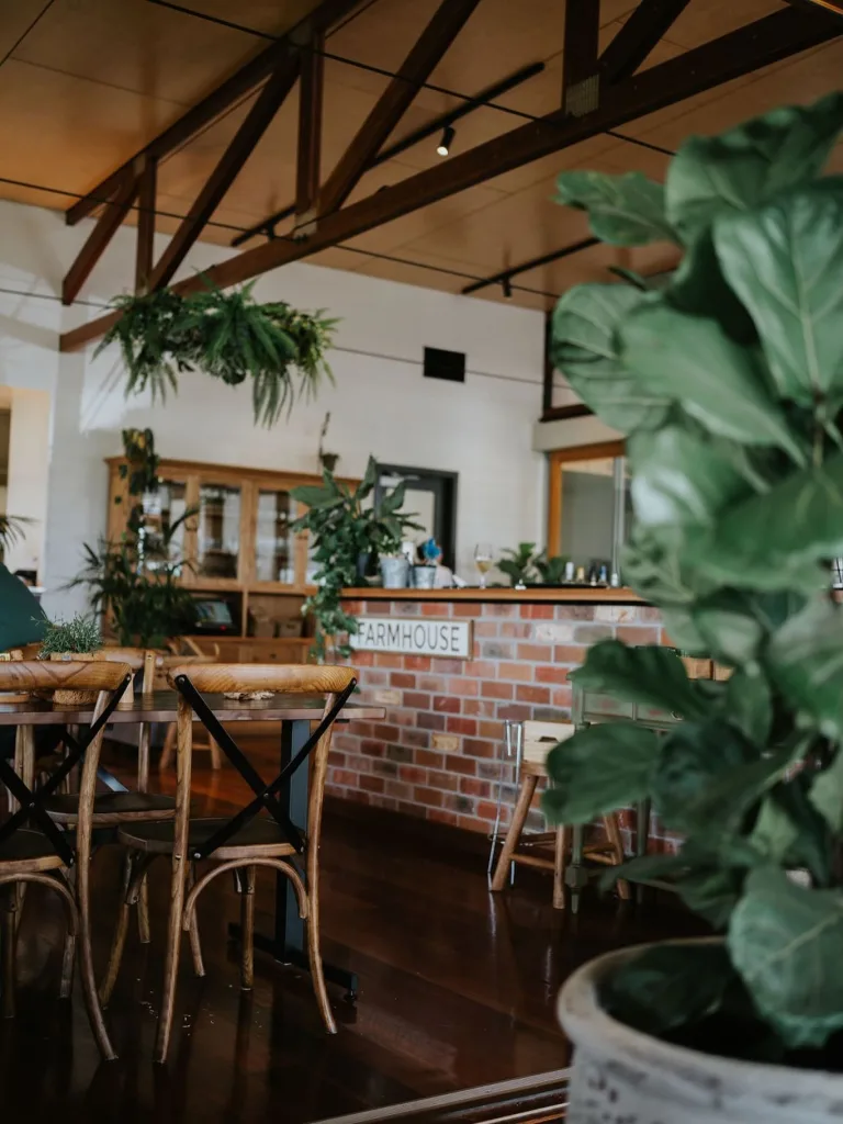 10 Creative Restaurant Aesthetic Ideas That Turn First-Time Visitors Into Regulars 2 Rustic Farmhouse
