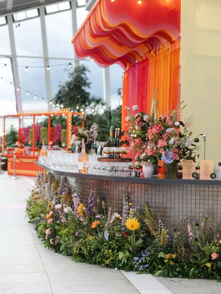 10 Fancy Restaurants Step Into Luxury at the World's Most 1 The Sky-High Garden Feast