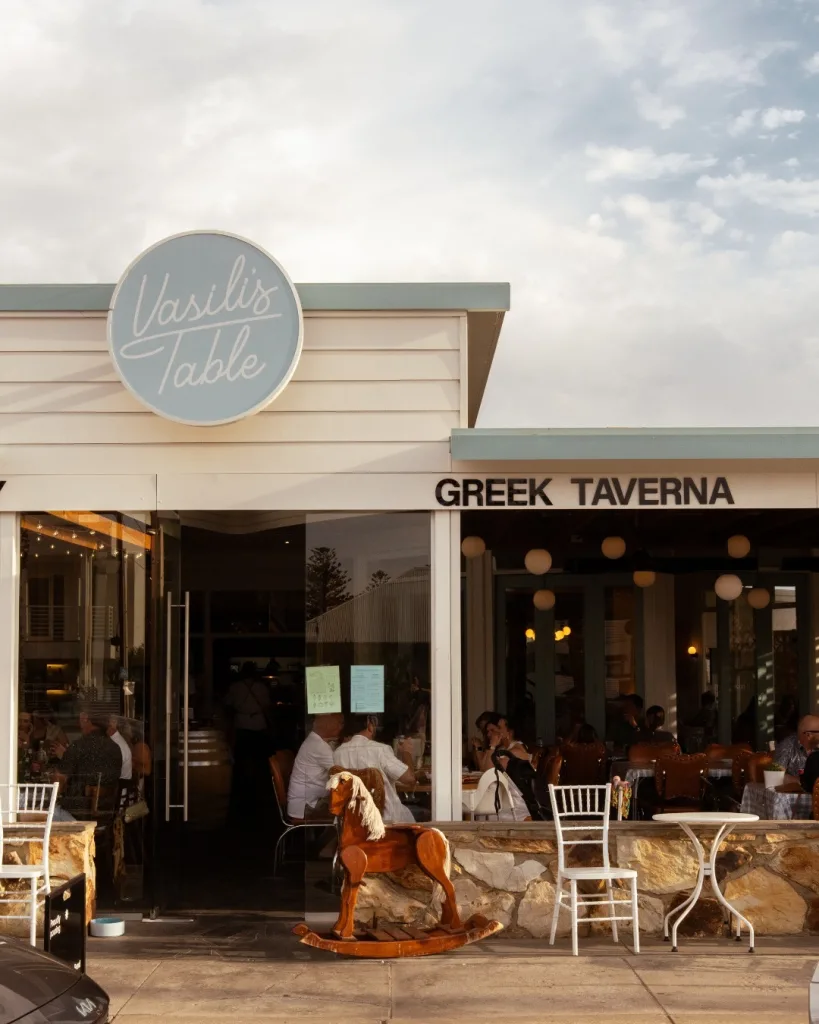 10 Greek Restaurants Dining Experiences You Will Love 1 The Classic Taverna