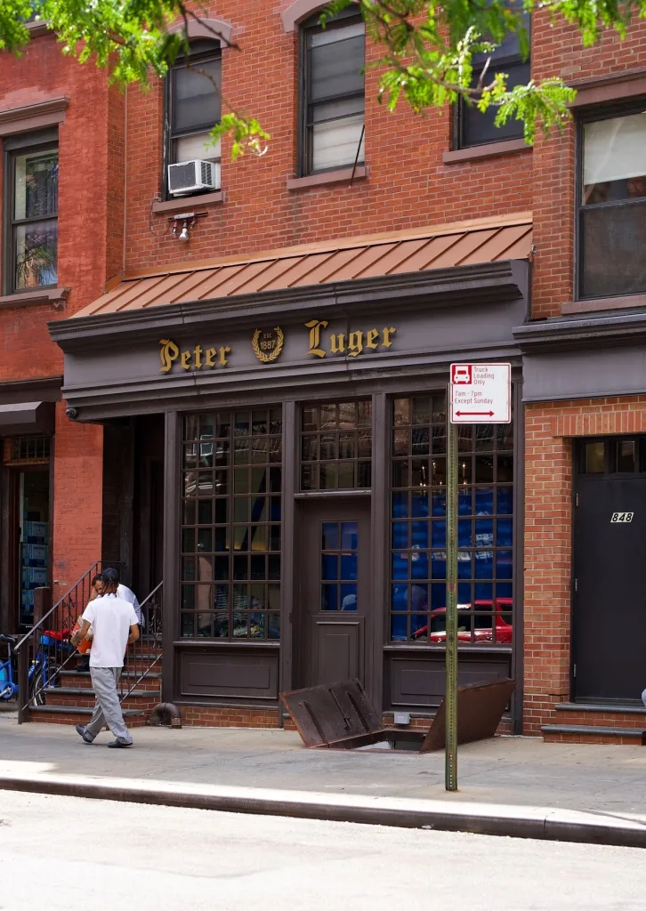 10 Famous Main Course Dishes Restaurants in the World 4 Peter Luger Steak House