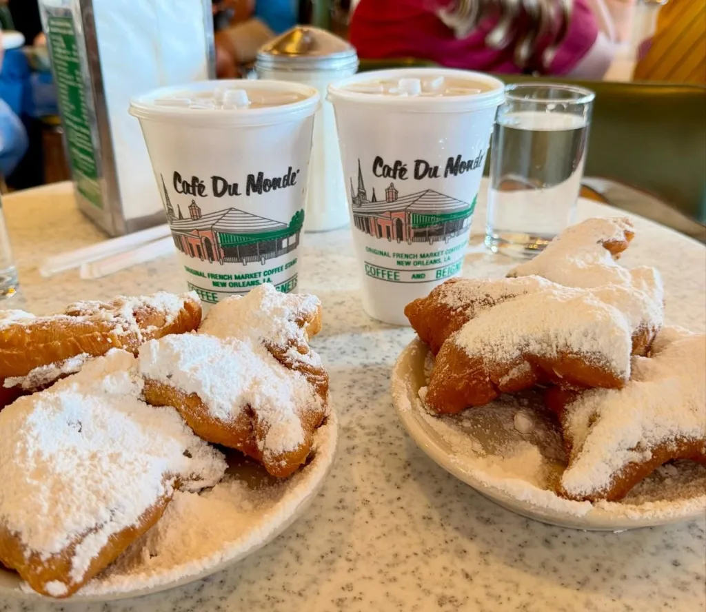 10 Brunch Restaurants Around the World Worth Visiting 3 Café du Monde