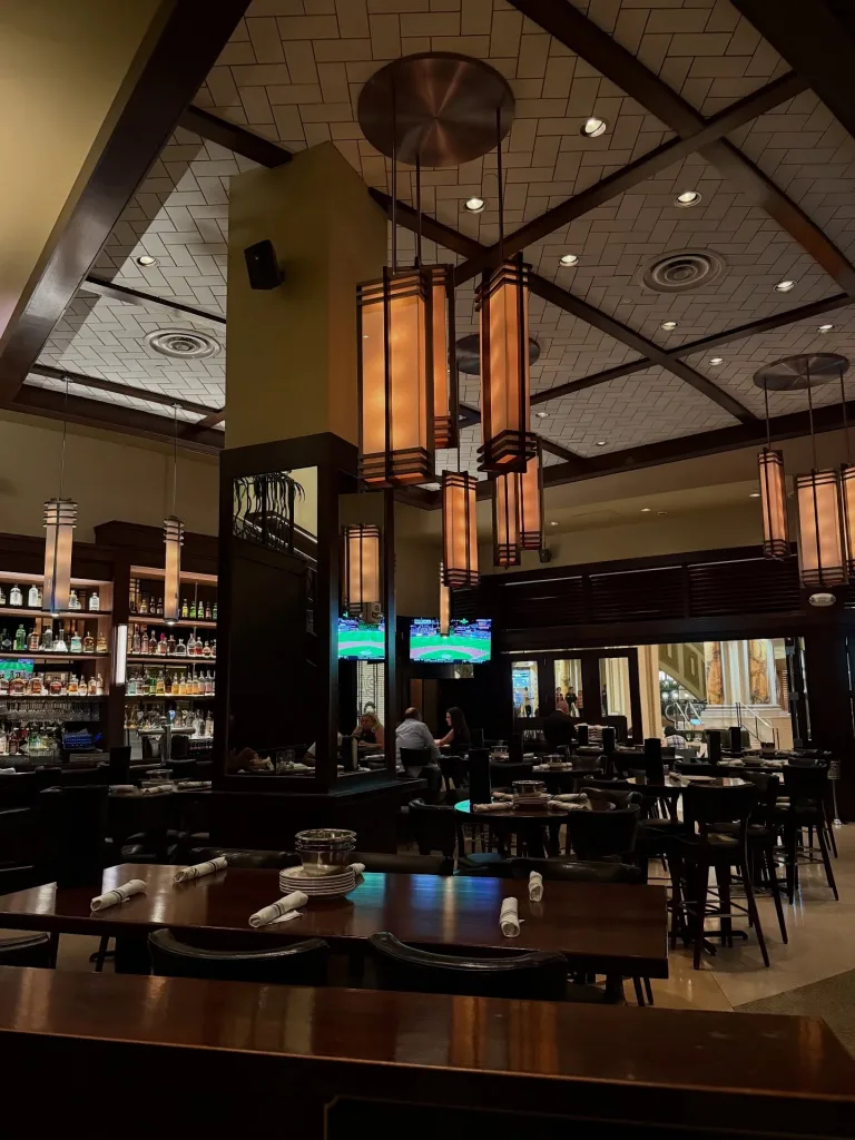 10 Famous Vegas Restaurants You Need to Visit 3 Joe's Seafood, Prime Steak & Stone Crab