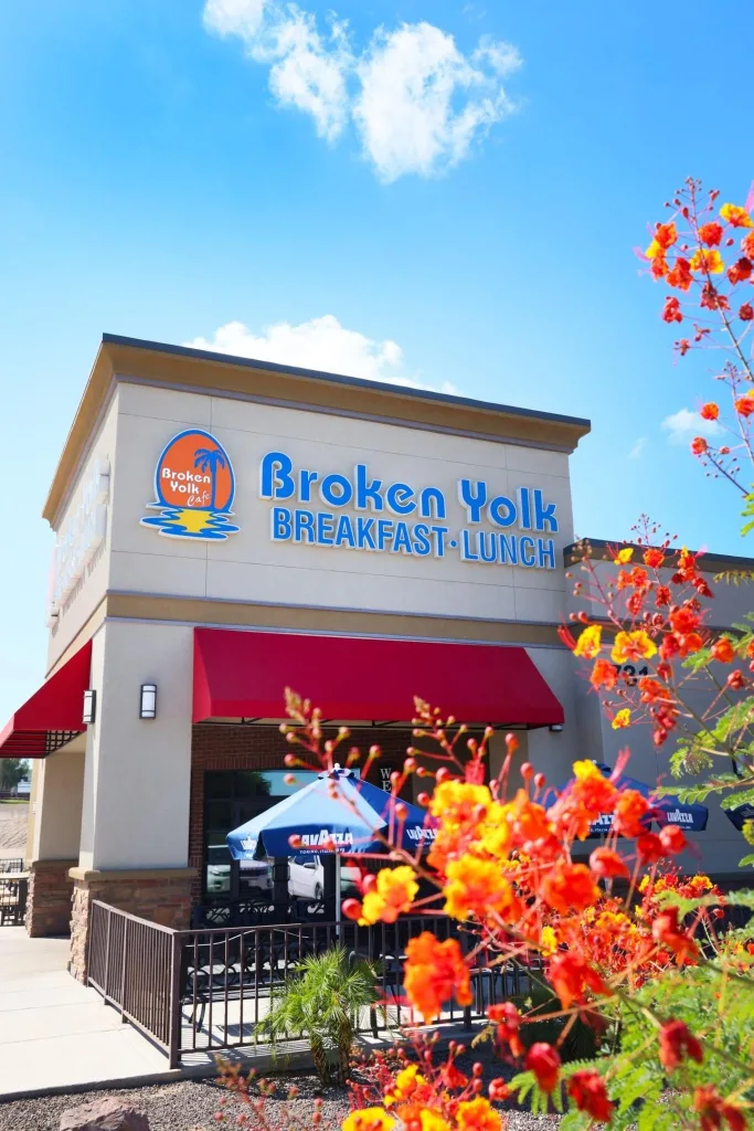 10 Best Palm Springs Restaurants Worth Visiting This Year 3 Broken Yolk Cafe