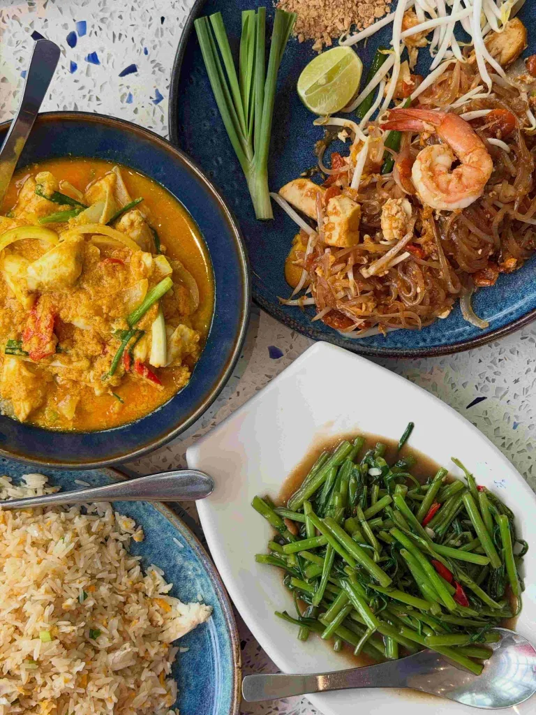 10 Thailand Food Restaurants Must-Try Dining Experiences Today 10 Krua Apsorn