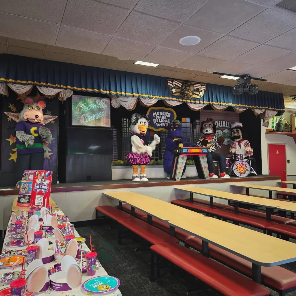 10 Kids Restaurants Every Family Should Visit Around the World 2 Chuck E. Cheese Kids Restaurants