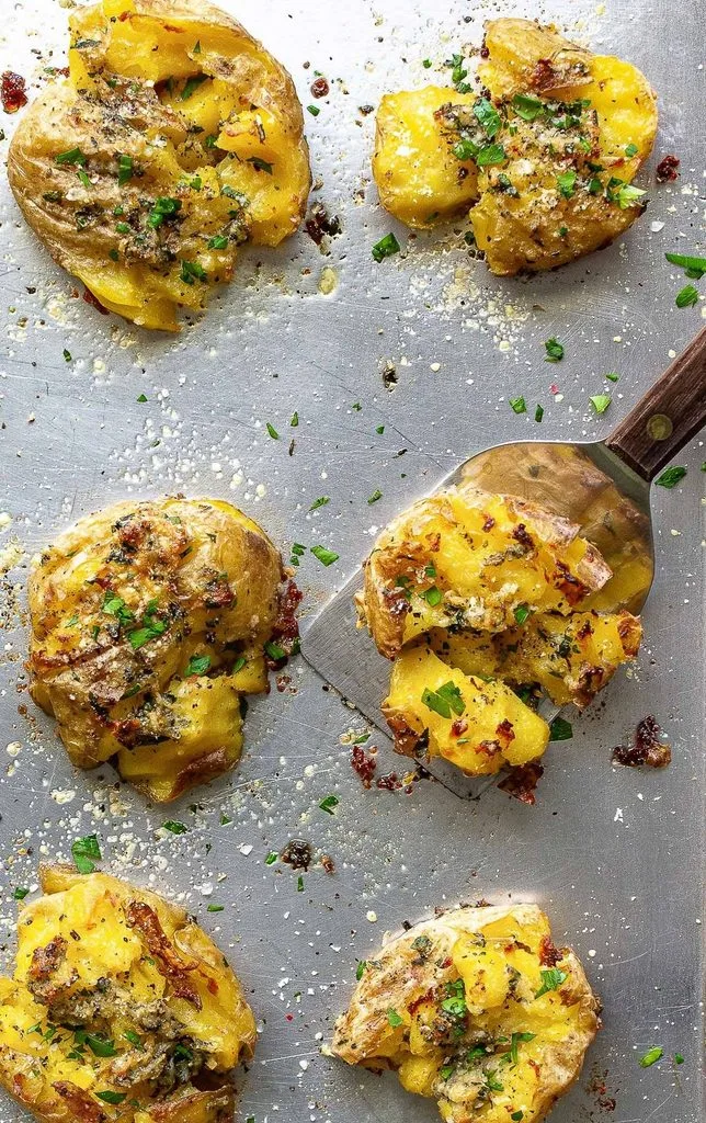 Crispy Garlic Parmesan Smashed Potatoes