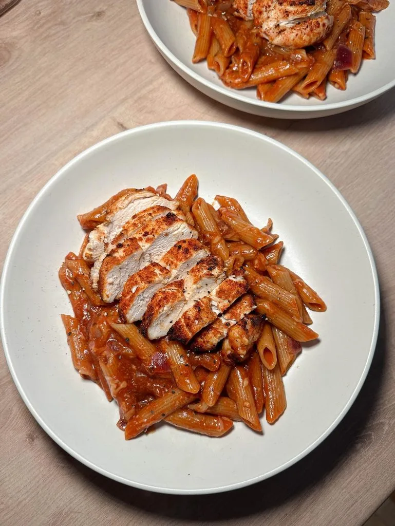 One Pot Honey Garlic BBQ Chicken Pasta 1 One Pot Honey Garlic BBQ Chicken Pasta