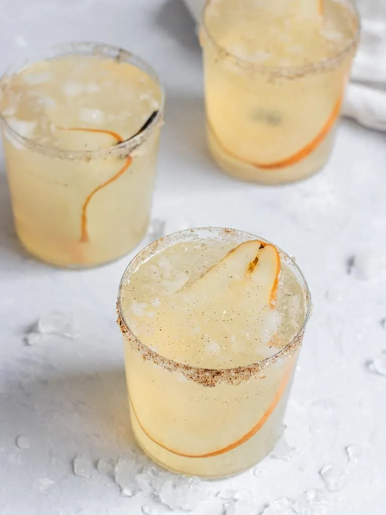 Pear Vanilla Gin Fizz Cocktail Recipe 2 Pear Vanilla Gin Fizz Cocktail