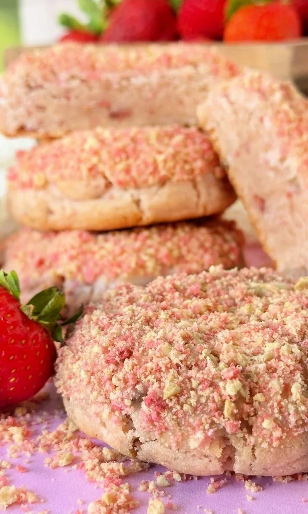 Strawberry Crunch Cookies
