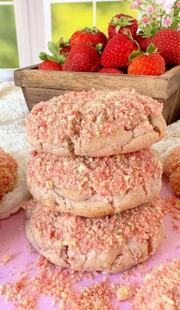 Strawberry Crunch Cookies
