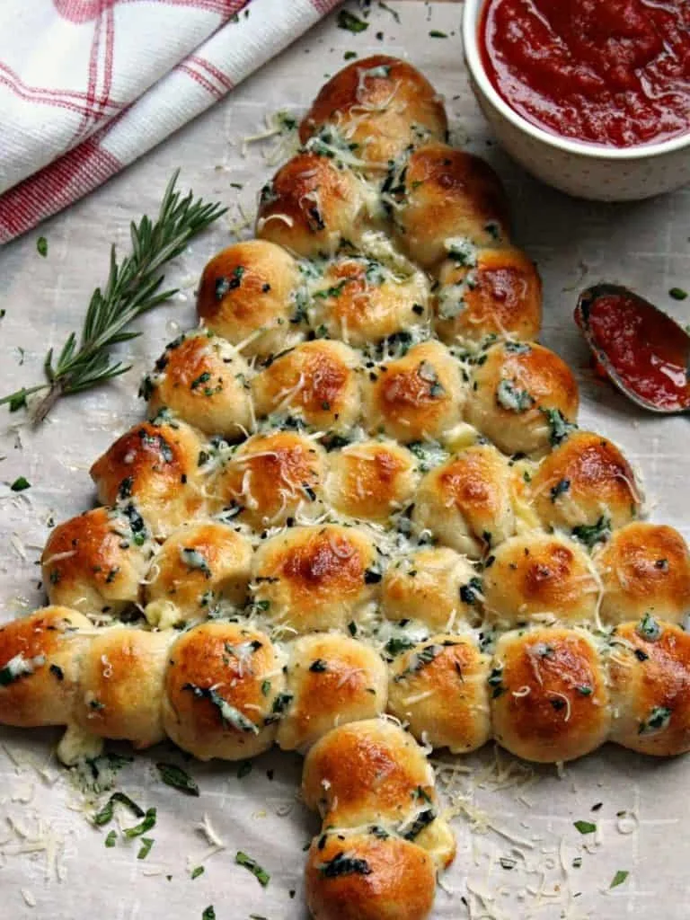 Cheesy Garlic Christmas Tree Bread