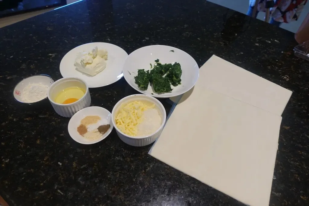 Spinach And Cheese Christmas Pesto Trees ingredients