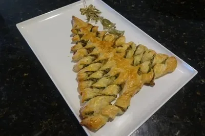 Spinach And Cheese Christmas Pesto Trees