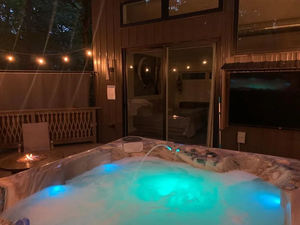 Top 10 Most Romantic Airbnbs in the United States 2 Dreamcatcher Treehouse: Salem, Virginia