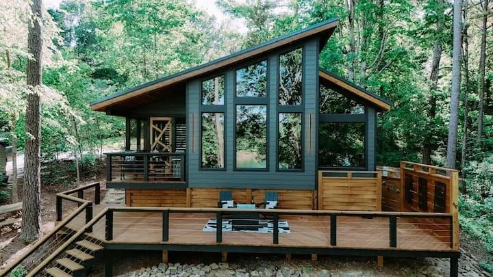 Top 10 Most Romantic Airbnbs in the United States 5 Romantic Lake Cabin: Crane Hill, Alabama
