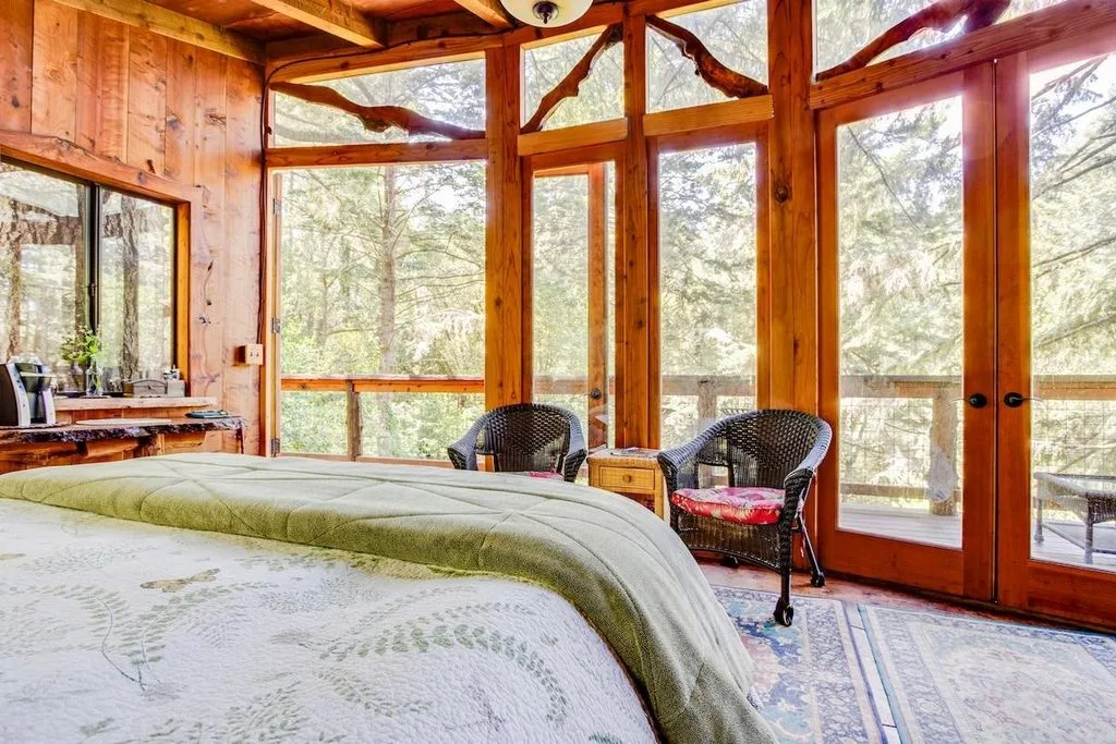 Top 10 Most Romantic Airbnbs in the United States 6 Eagle's Nest Treehouse: Bodega Bay, California