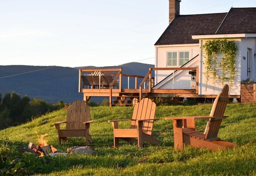 Top 10 Most Romantic Airbnbs in the United States 8 Charming Cottage in Shaftsbury: Vermont