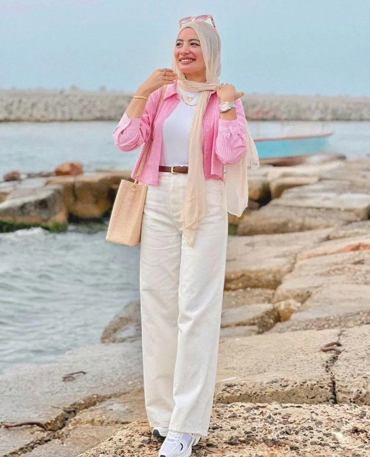 15 Beach Outfit Hijab Baddie Looks for a Chic Summer 6 Pastel Pink Beach Outfit